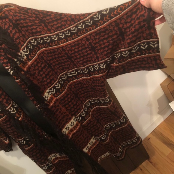 H&M Sweater - Picture 2 of 5